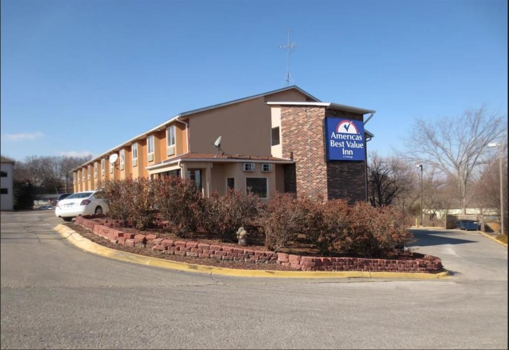 American Best Value Inn Lawrence Bagian luar foto